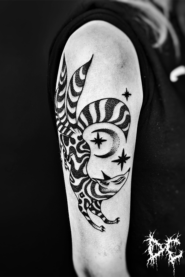 Dobry Chłopiec Tattoo Lublin - tatuaż dotwork lis księżyc
