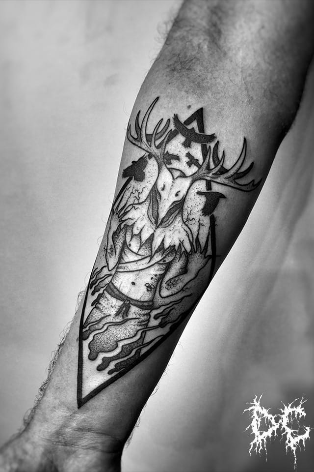 Dobry Chłopiec Tattoo Lublin - tatuaż Leszy dotwork wzór projekt na przedramieniu