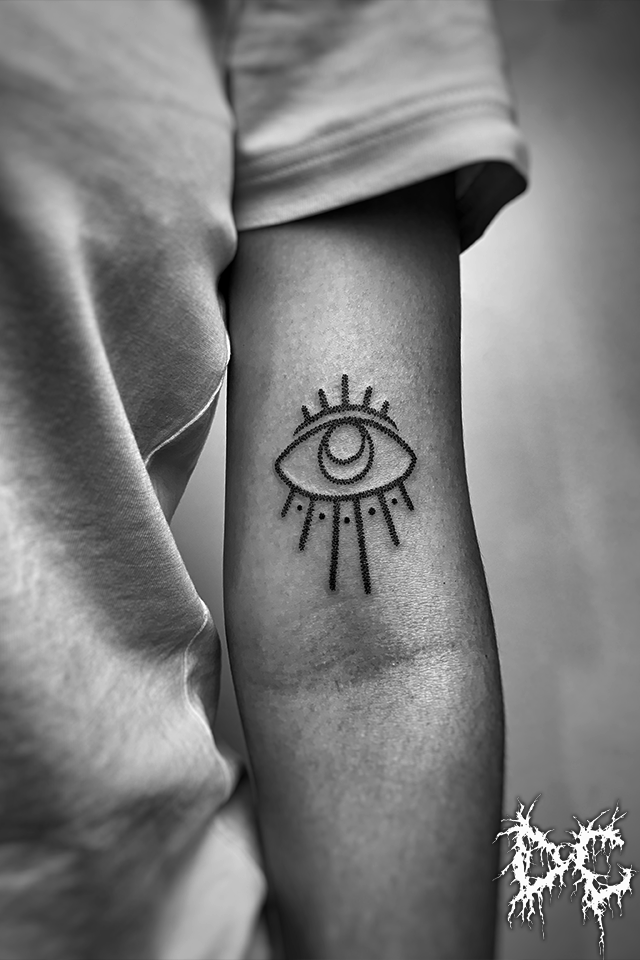 Dobry Chłopiec Tattoo - tatuaż projekt oko eye ramię dotwork
